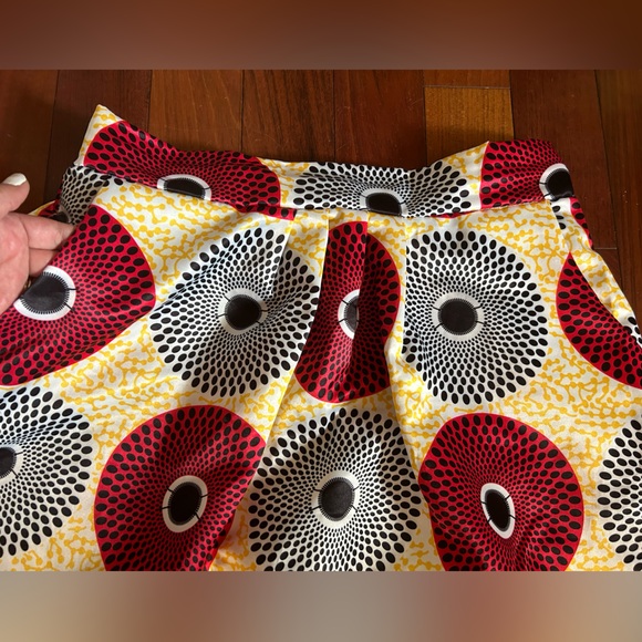 XXL Satin feel fabric, structured summer retro print maxi skirt with pockets - Picture 3 of 5